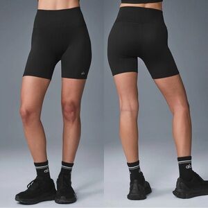 ALO Yoga Seamless Ribbed Favorite Bike Shorts Black High Rise Gym Hiking Active